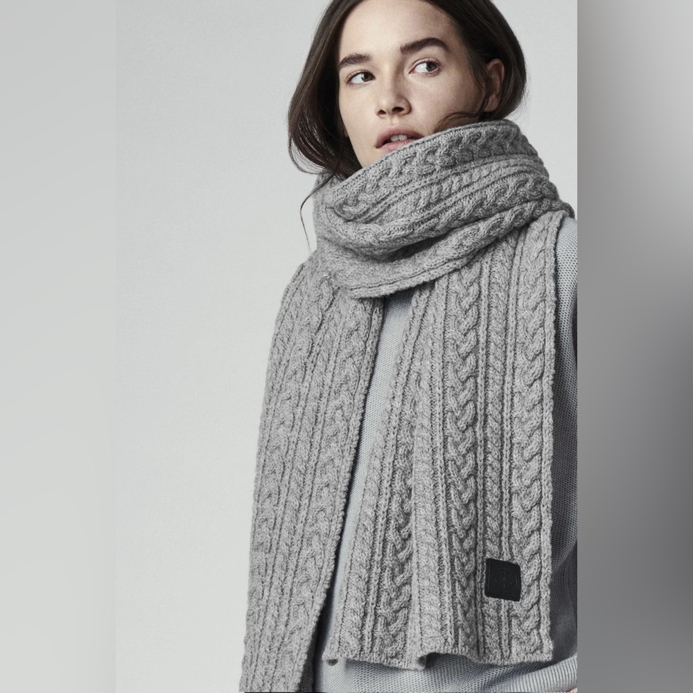 BRAND NEW LADIES CHUNK WOOL SCARF CANADA GOOSE